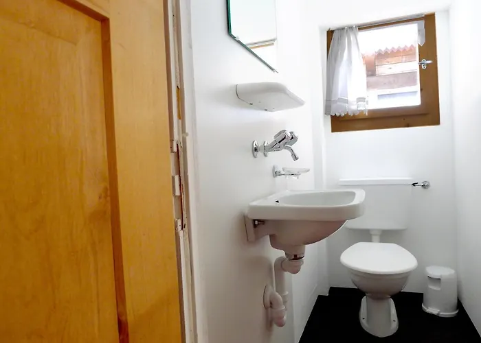 Casa Cadruvi, In Obersaxen, 150 Quadratmeter Daire Obersaxen