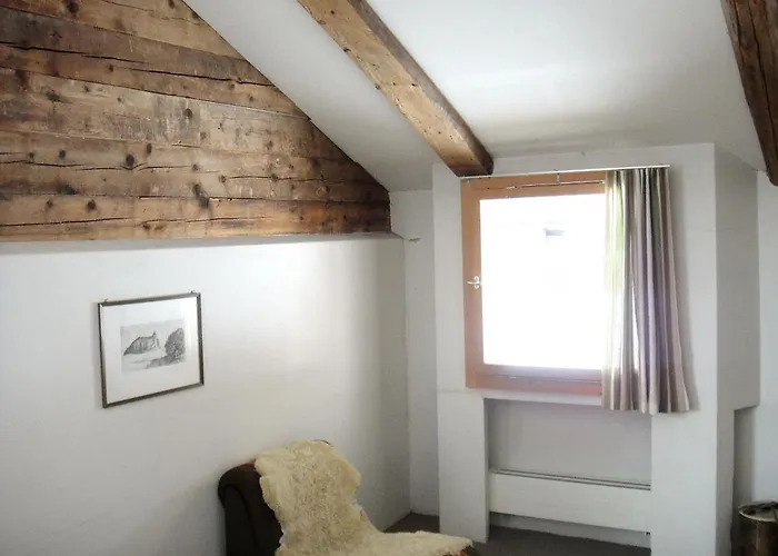 Casa Cadruvi, In Obersaxen, 150 Quadratmeter Daire *