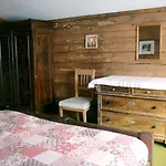 Casa Cadruvi, In Obersaxen, 150 Quadratmeter Lägenhet Obersaxen