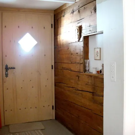 Апартаменты Casa Cadruvi, In Obersaxen, 150 Quadratmeter Оберзаксен